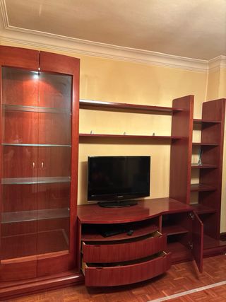 Mueble de salón madera y cristal