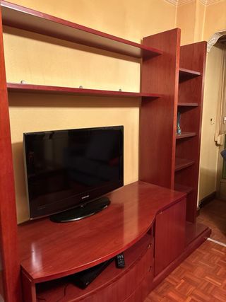 Mueble de salón madera y cristal