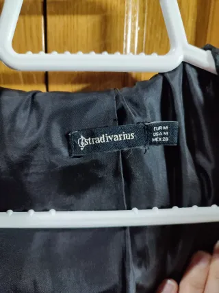 Abrigo paño negro con capucha y pelo