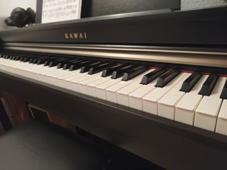 Piano vertical digital Kawai CN25.
