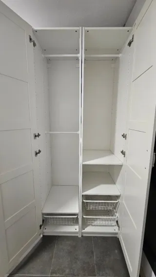 Armario IKEA BERGSBO en color blanco, muy bueno