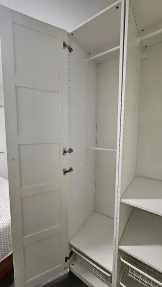 Armario IKEA BERGSBO en color blanco, muy bueno