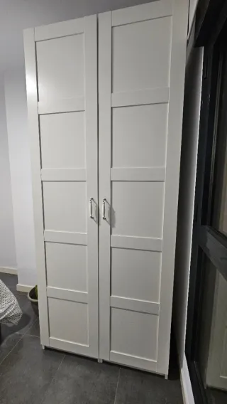 Armario IKEA BERGSBO en color blanco, muy bueno