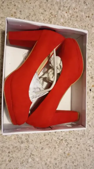 Zapatos de tacón rojos talla 41