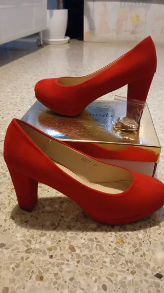 Zapatos de tacón rojos talla 41