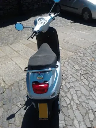 Vespa LX50 4T – ITV 2028 – Muy cuidada – Michelin