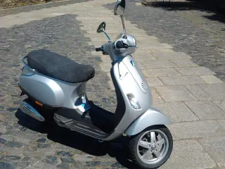 Vespa LX50 4T – ITV 2028 – Muy cuidada – Michelin