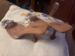 Zapatos Zara Talla 36 Beige y Plateados