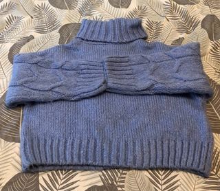 Jersey Stradivarius cuello vuelto azul Talla S