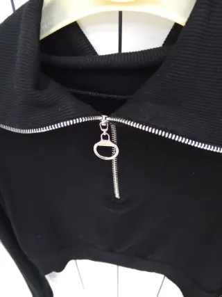 Maglietta donna nera crop con zip