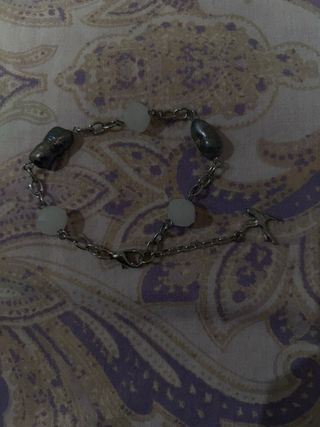 Pulsera de cadena con perlas y abalorios