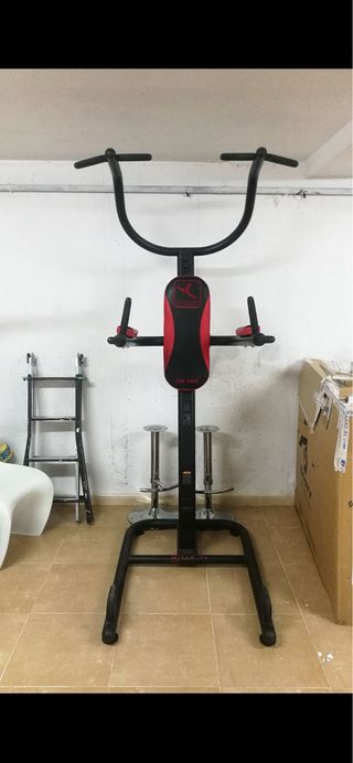 Estación de dominadas y fondos