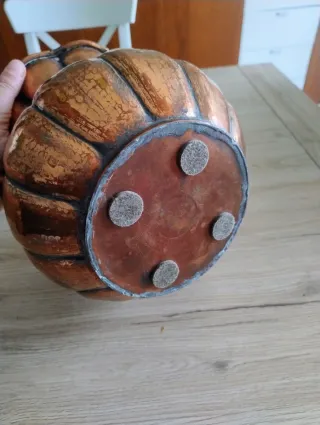 Contenitore in rame lavorato