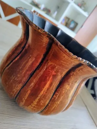 Contenitore in rame lavorato