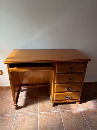 Escritorio madera maciza con cajones