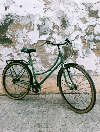 Bicicleta paseo clásica verde