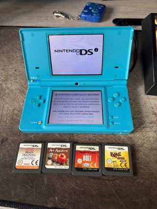 Nintendo DSi Azul + 4 juegos