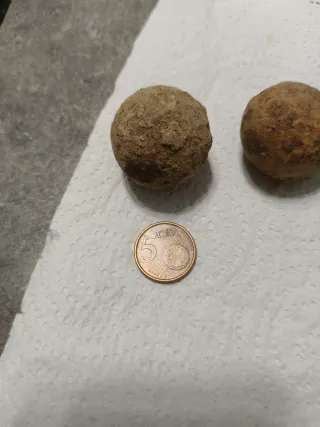 Antiche sfere da cannone