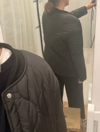 Chaqueta acolchada negra entretiempo