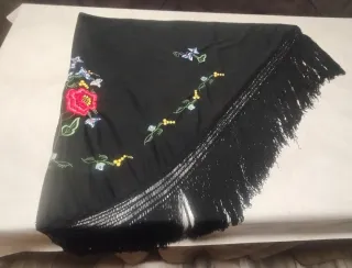 Mantoncillo Flamenca Bordado Negro