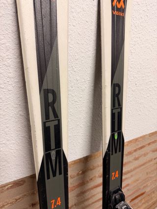 Esquís Volkl talla 177cm y 74cm de patin.