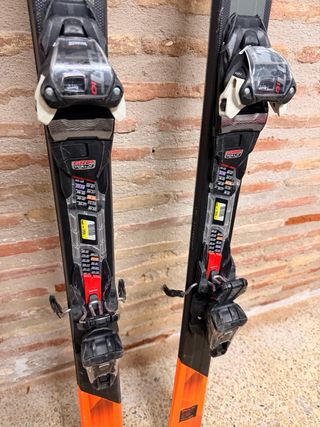 Esquís Volkl talla 177cm y 74cm de patin.