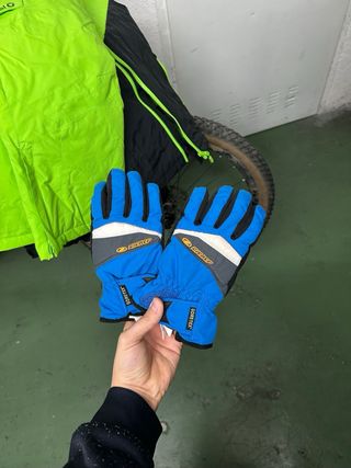 Tabla Snowboard BURTON chopper130cm y Ropa de niño