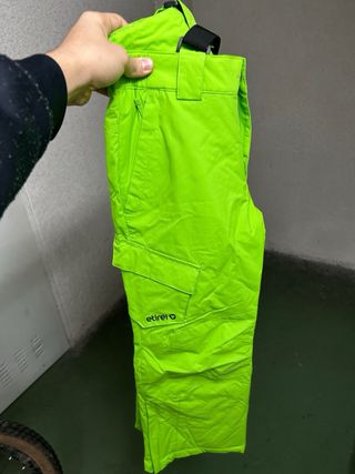 Tabla Snowboard BURTON chopper130cm y Ropa de niño