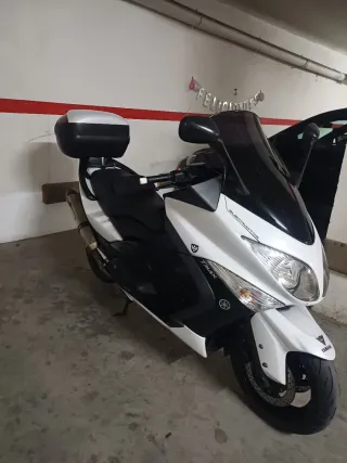 Soporte y baul 140e T max xp500.vespino.mobylette