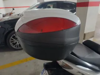 Soporte y baul 140e T max xp500.vespino.mobylette