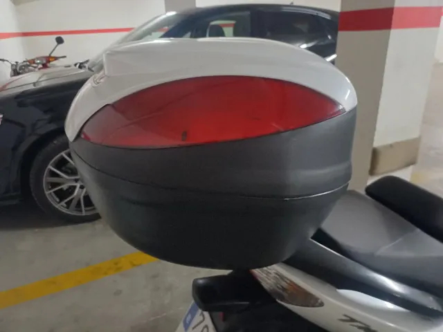 Soporte y baul 140e T max xp500.vespino.mobylette