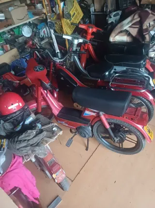 Soporte y baul 140e T max xp500.vespino.mobylette