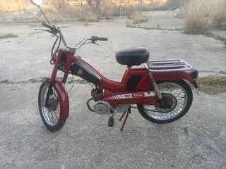 Soporte y baul 140e T max xp500.vespino.mobylette