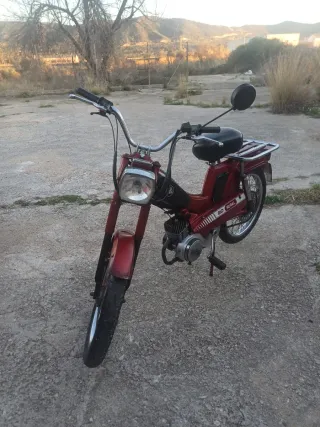 Soporte y baul 140e T max xp500.vespino.mobylette