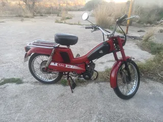 Soporte y baul 140e T max xp500.vespino.mobylette