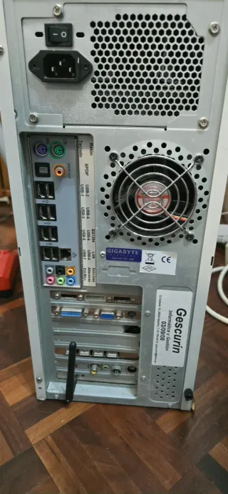 Torre PC LG Blanca y Azul