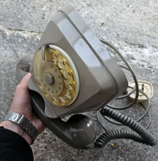 Telefono a disco vintage grigio