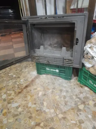 Chimenea de metal y cristal