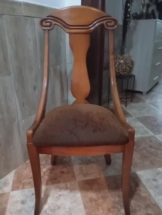 Sillas de comedor clásicas de madera