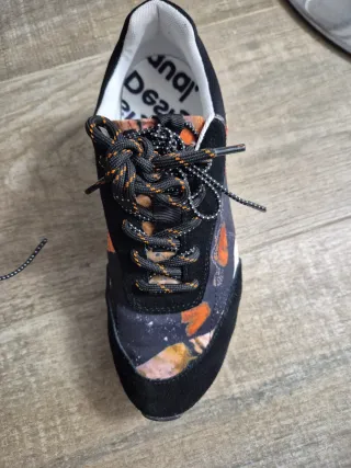 Deportivas Desigual Multicolor y Negro
