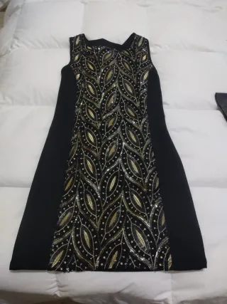 Vestido fiesta negro con detalles dorados