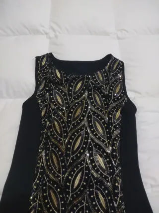 Vestido fiesta negro con detalles dorados