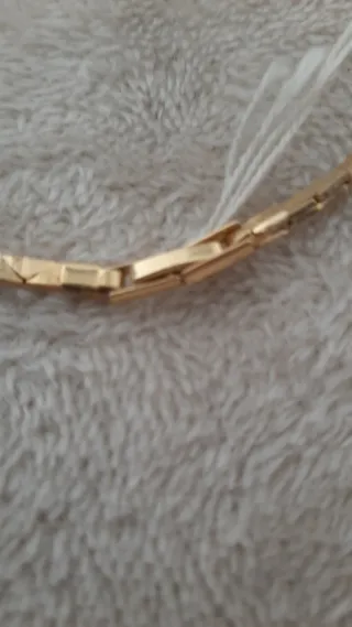 Collar chapado en oro con perlas y cristales