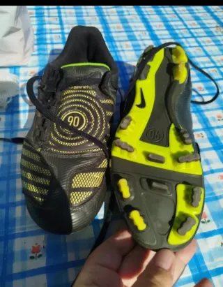 Botas de fútbol Nike Total 90 Negras y Verdes