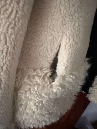 Cazadora pelo beige y negra