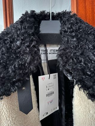 Cazadora pelo beige y negra