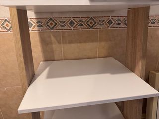 Estantería de baño madera y blanco