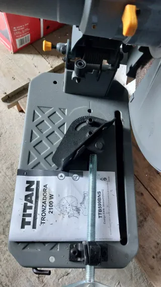 Tronzadora de metal Titan 2100W