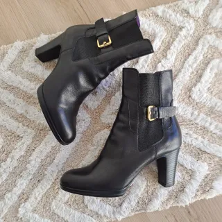 Stivaletti Sergio Rossi in Pelle Nera con Fibbia Dorata