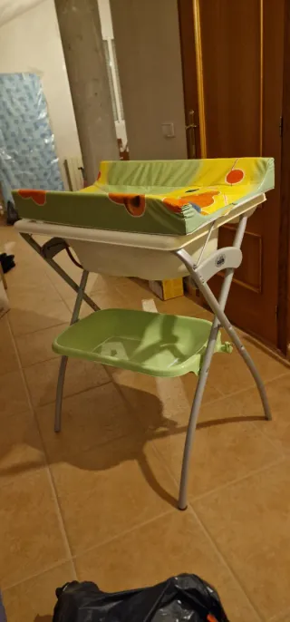 Bañera y cambiador plegable para bebé